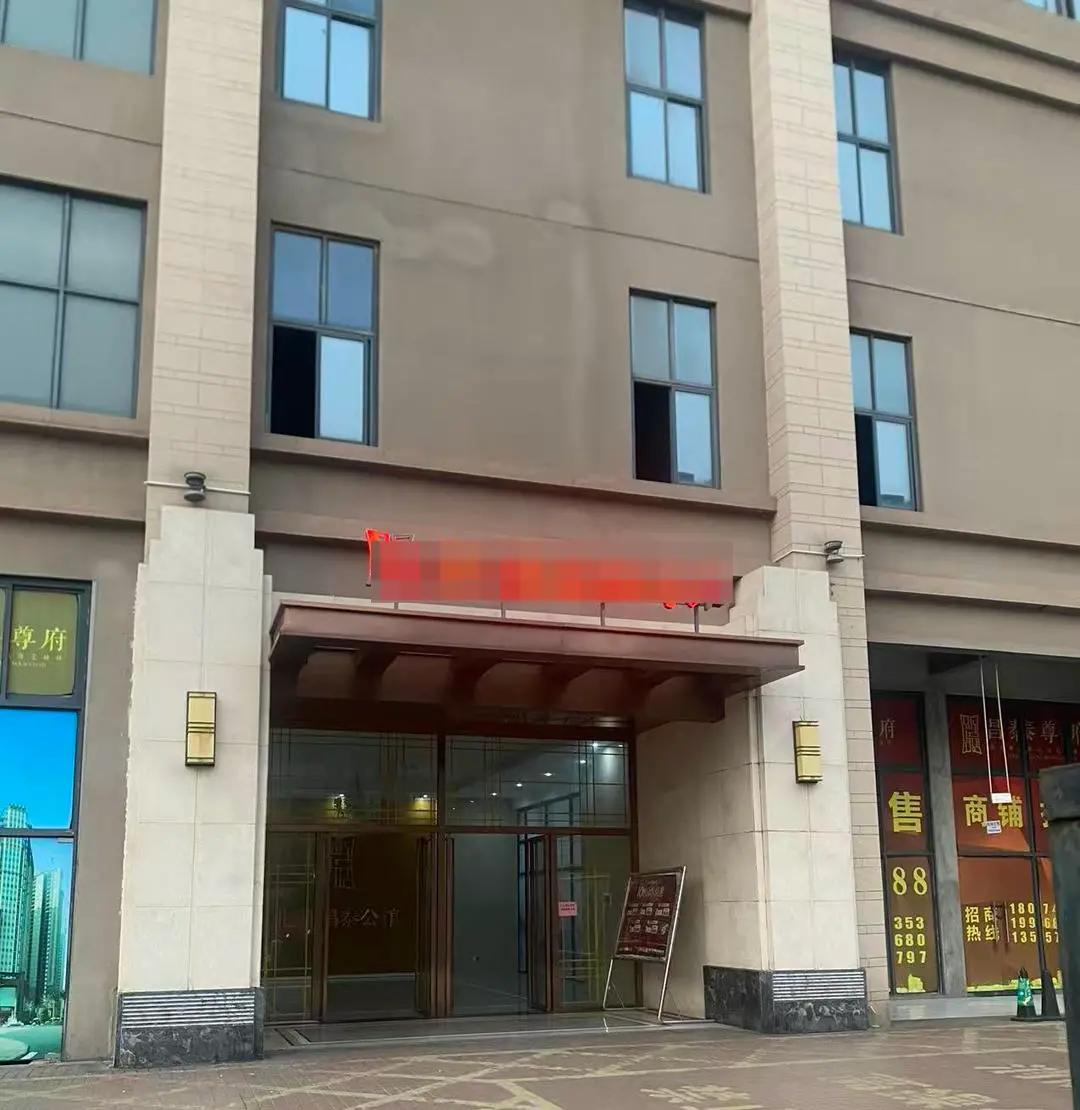 底线失守了，太离谱！2025年3月25日南宁，18岁女大学生莉莉因挽回恋情遭男