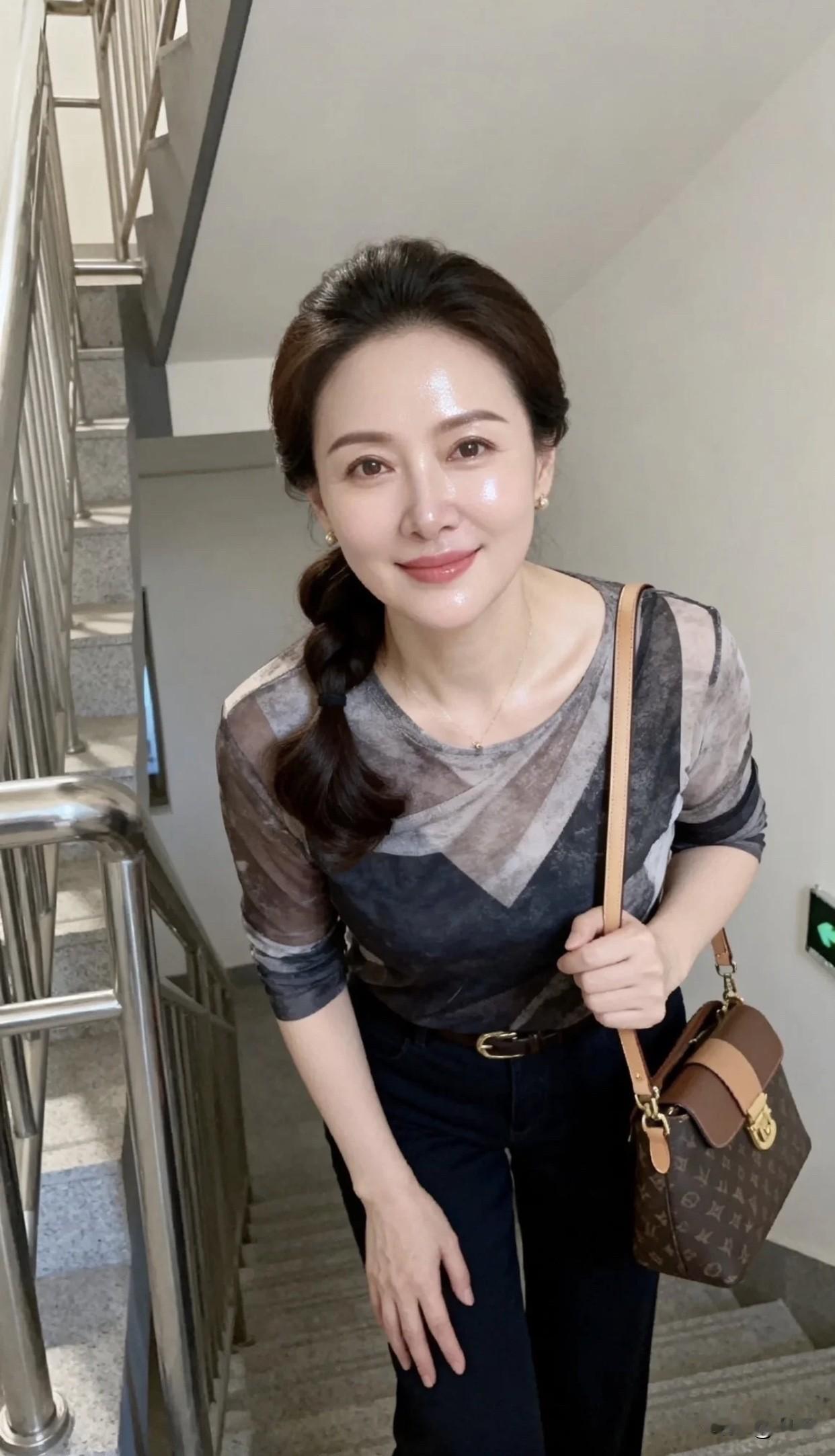 有魅力的中年女人有什么特征?独立，经济和精神都不依赖别人。