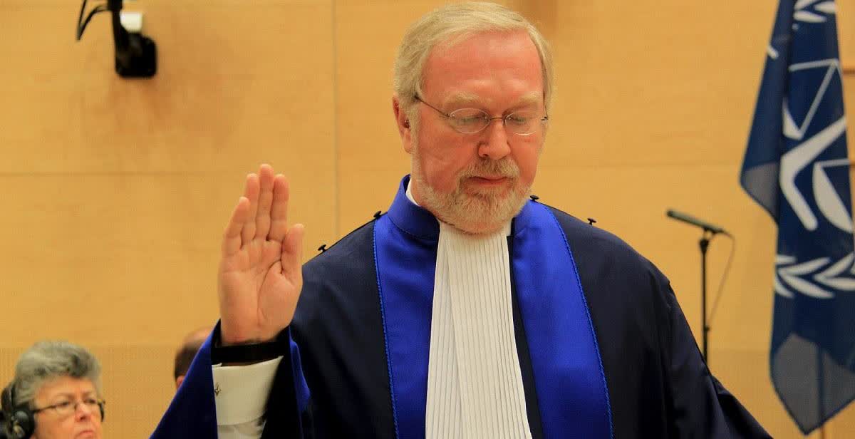 前国际刑事法院法官霍华德·莫里森表示，美国与俄罗斯在阿拉斯加举行关于乌克兰问题的