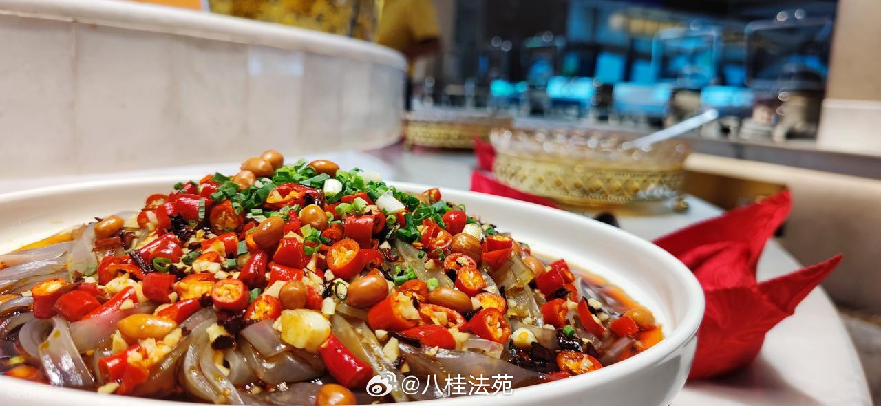 #案件速递##婚宴17道主菜上错10道#法院：酒店构成违约，应退还餐饮差价并赔偿精神损失→满心欢喜结