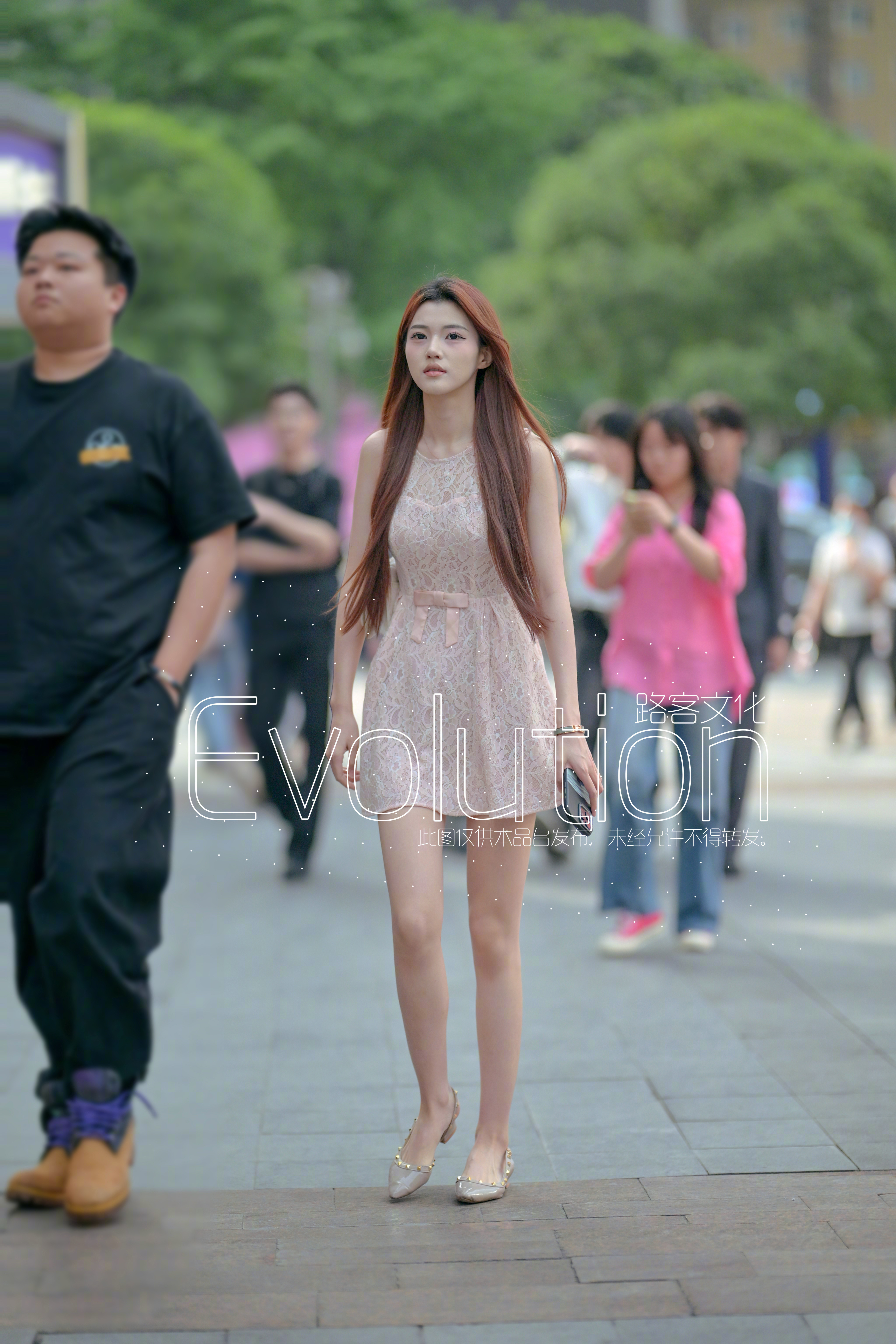 裸色系穿搭小姐姐好好看​​​
