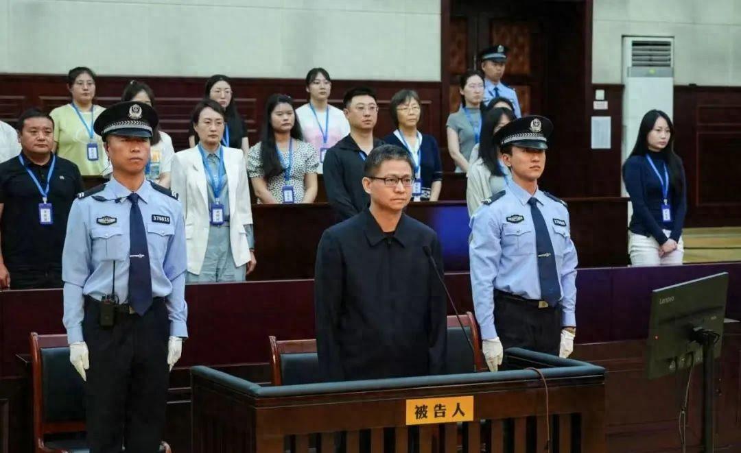 “内鬼”竟自动投案！他非法收受613万，判了！龙飞，中国南方电网原党组成