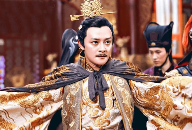 公元559年11月，北齐皇宫，34岁的高洋抱着酒坛子，嘴里念叨兵法，一口气把自己