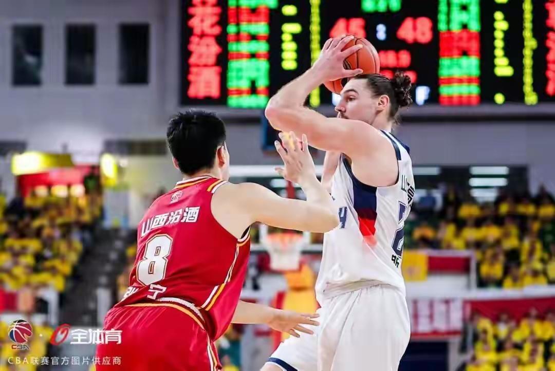 外援斯蒂尔，刚网传被山东高速男篮引进时就遭到各种非议。说他在CBA某队或LBA某