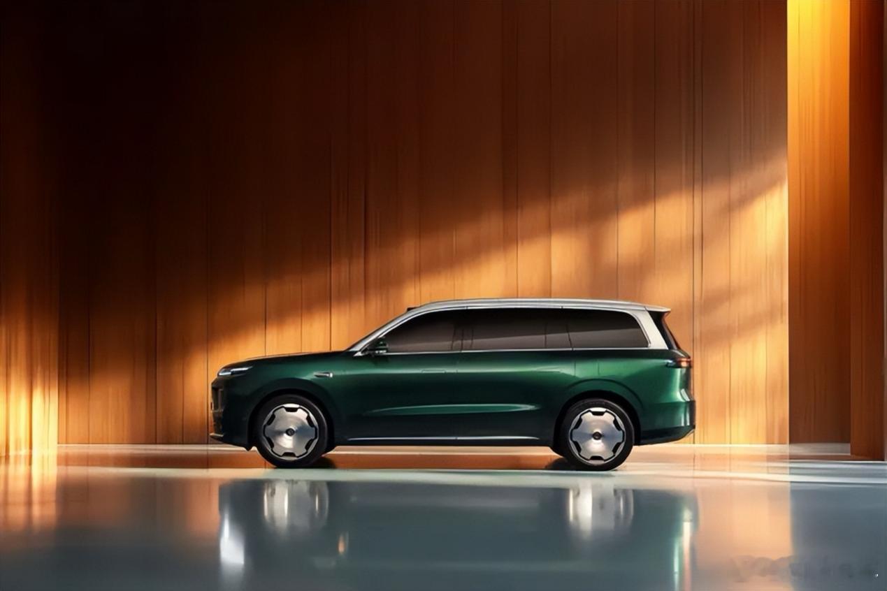 自主推大电池增程！插混/增程/BBA油车都给比下去了以前大家还在吵：到底是插混香