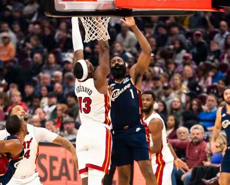 半场81分血洗热火！完全体骑士已摊牌，东部颤抖吧别再质疑了！全员健康的骑士