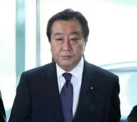 花几个小时去挑选衣服，只是为了避免让人瞧不起？未必如此。高市早苗穿什么衣服并不