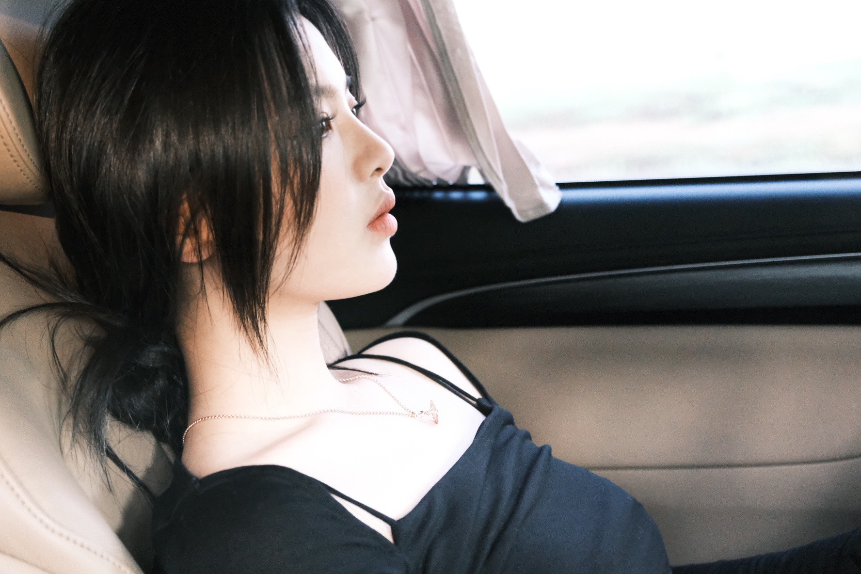 撕饼就别带无辜女艺人了，期待演员杨超越待播作品