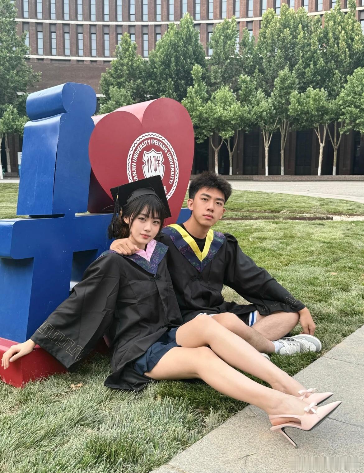 和每天等我去食堂干饭的男朋友一起毕业啦​​​