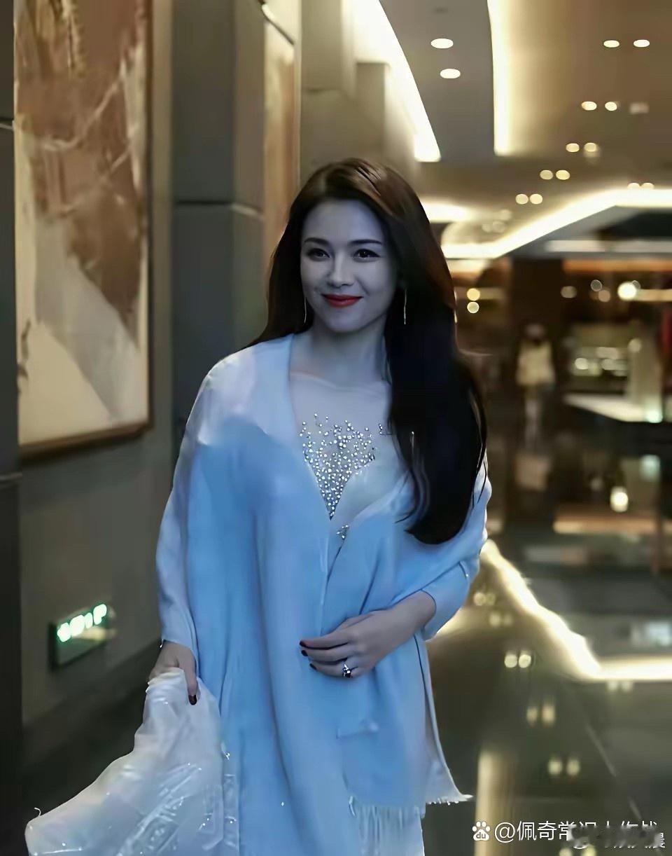 47岁的刘涛也太会保养了！依旧美得像花一样，优雅大气，状态好到让人羡慕