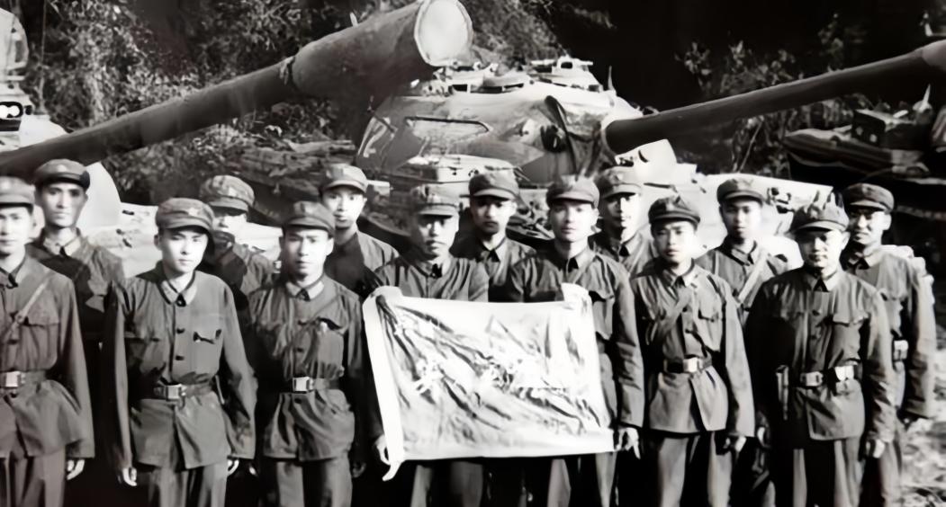 1979年2月19日，55军坦克团7连连长李德贵的坐车705号坦克陷在了稻田里无