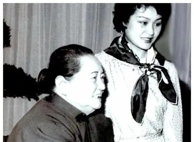 1981年，宋庆龄病危，最后心愿是入党。这是她生命旅程的终章，也是一段绵