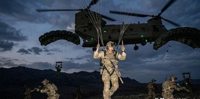 所有人都在讨论美军为什么死活要救这个飞行员，却忽略了一个最关键的问题——掉下来的