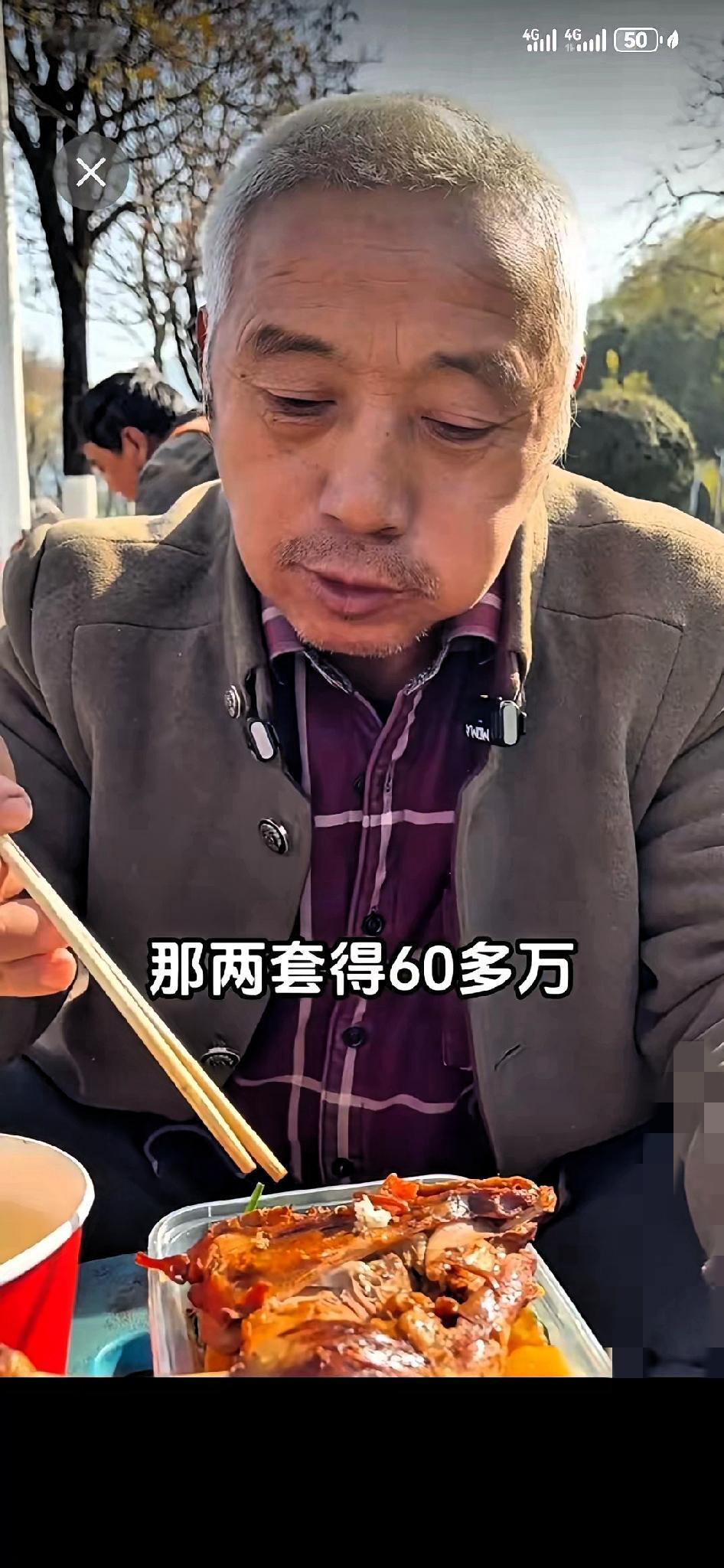 就是这个父亲，把“父爱如山”四个字，硬生生活成了一栋栋房子。在北京工地干了