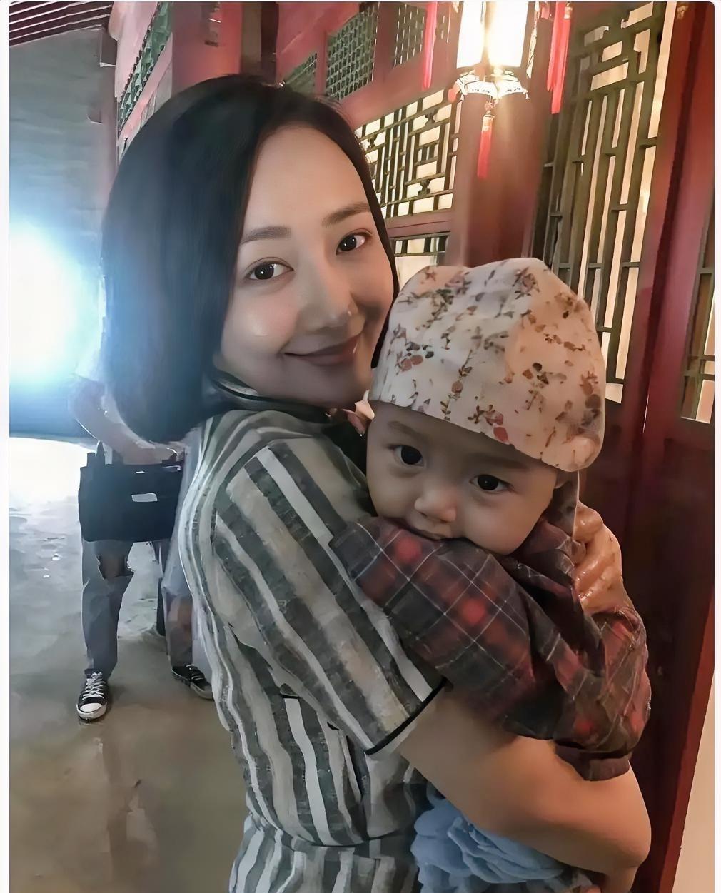 我朋友是明星助理，她跟我说了句大实话，像王鸥这样，44岁了，想要个孩子，又不