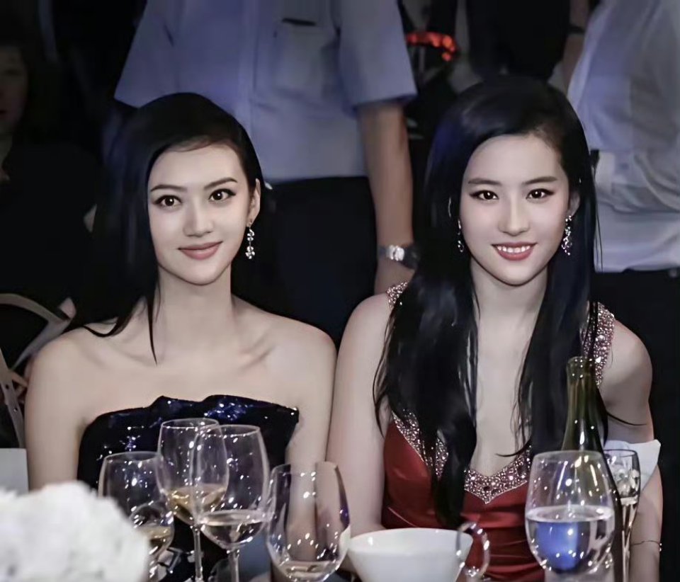 景甜和刘亦菲同框，美貌完全不输神仙姐姐啊！