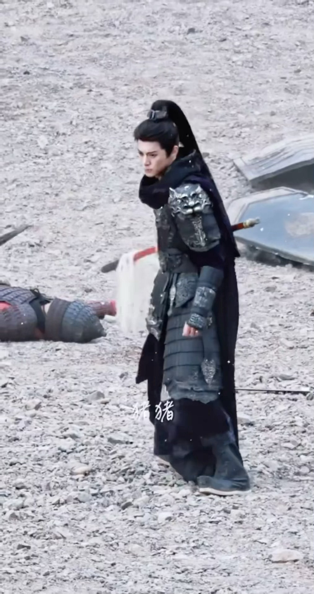 所有人都来看王鹤棣这套行云流水的武打戏戎装少年将军开练！王鹤棣将门独后长枪打戏路