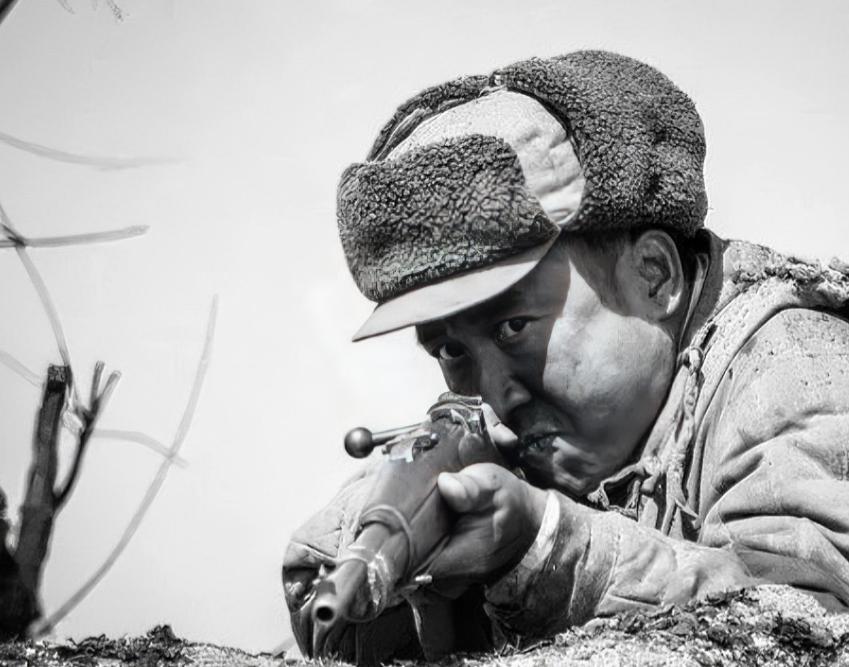 1958年，全军大比武，63军神枪手唐满洋一连7枪，枪枪命中，大家正欢呼