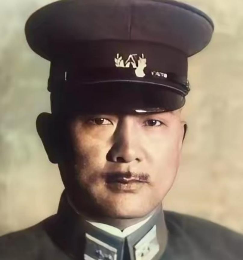 “解放军攻台，最大对手不是台军，也不是美军，而是‘坑道思维’。”这句话刺耳，却接