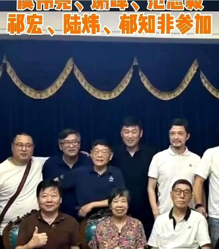 申花前老总参加聚会！海港何时有这样聚会？我们看到老申花一代齐聚一堂！还有申花俱乐