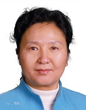 贾浅浅硕士学位被撤销后，她当年的导师屈雅君也被网友找了出来。贾浅浅2006年至2