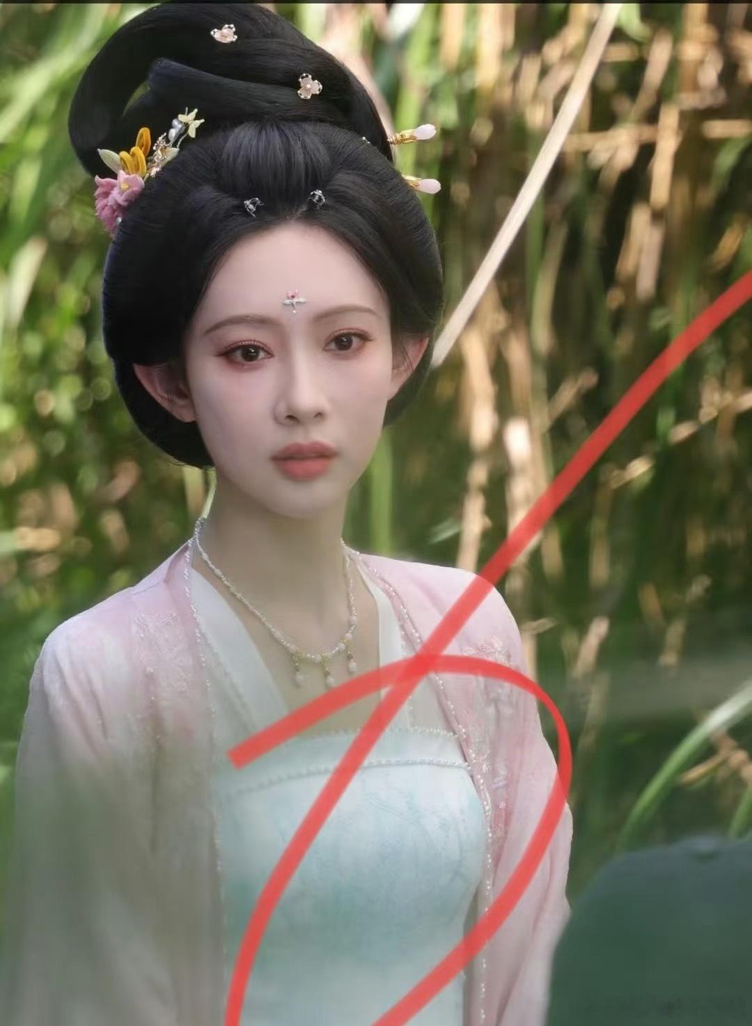 突然理解张雅钦为了唐妆剧增肥了，这发包太大​​​