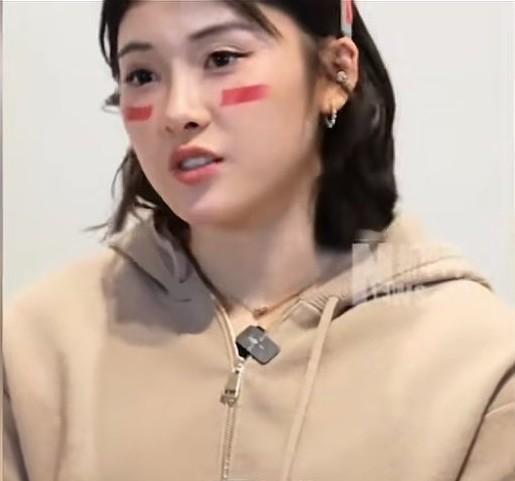 采访中吴艳妮说，只要吴艳妮不失误，这冠军就是吴艳妮的。话说的太满了，这不窜出了一