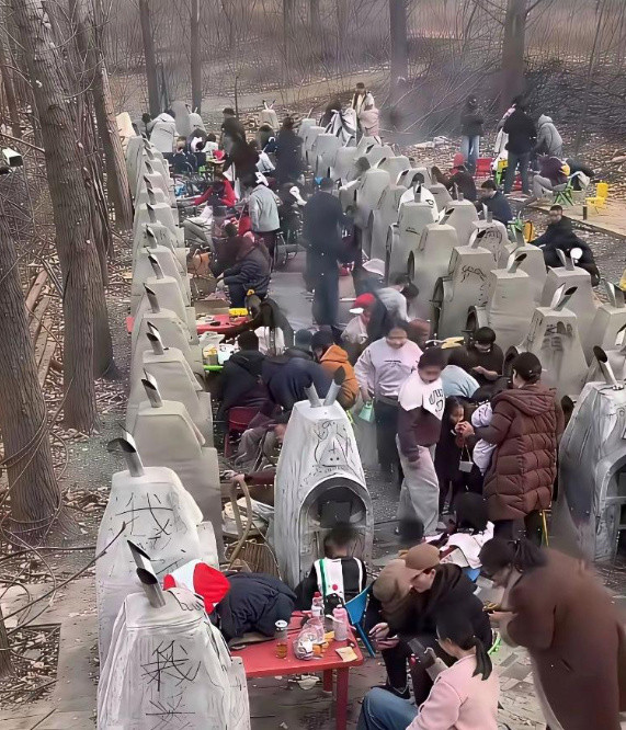 们城里人现在都这么玩吗？乍一看以为上坟