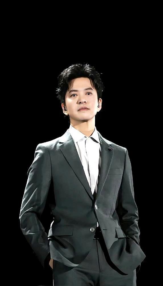 在娱乐圈混了半辈子，李健竟然说一个聊得来的人都没有？这话听着心酸，直到他遇到了庾