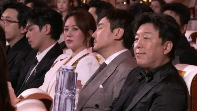 马丽啊有点发怒。据说电影节又上演C争抢了。倒不是她的，而是好搭档沈腾的。原来