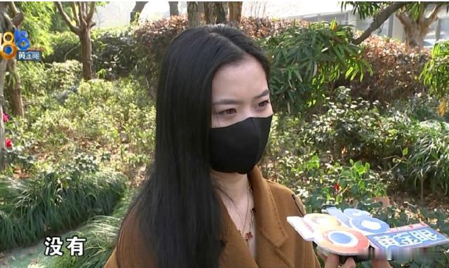 杭州，一女子到一家高档度假会所过夜，当时将两枚卡地亚跟红宝石戒指摘下来，放在淋浴