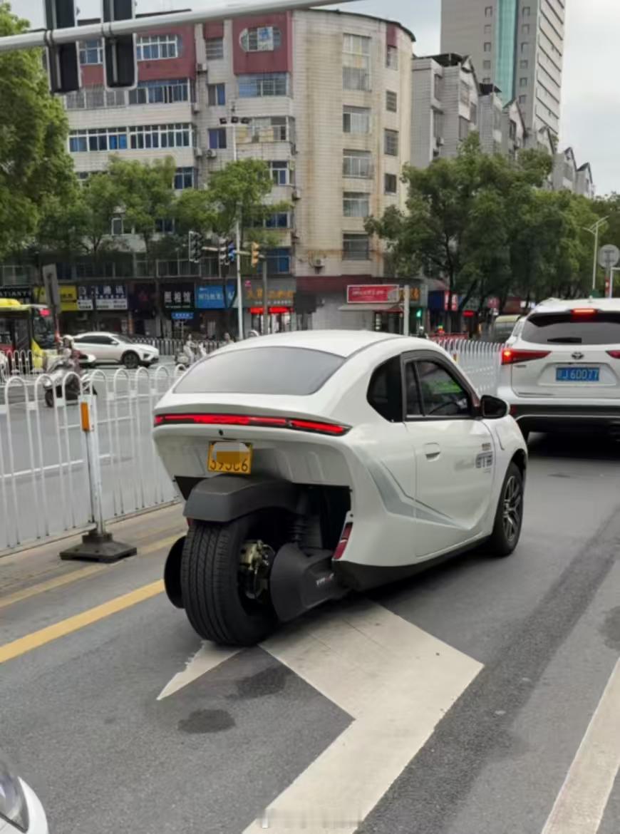 这车造型厉害呢算不算摩托😂