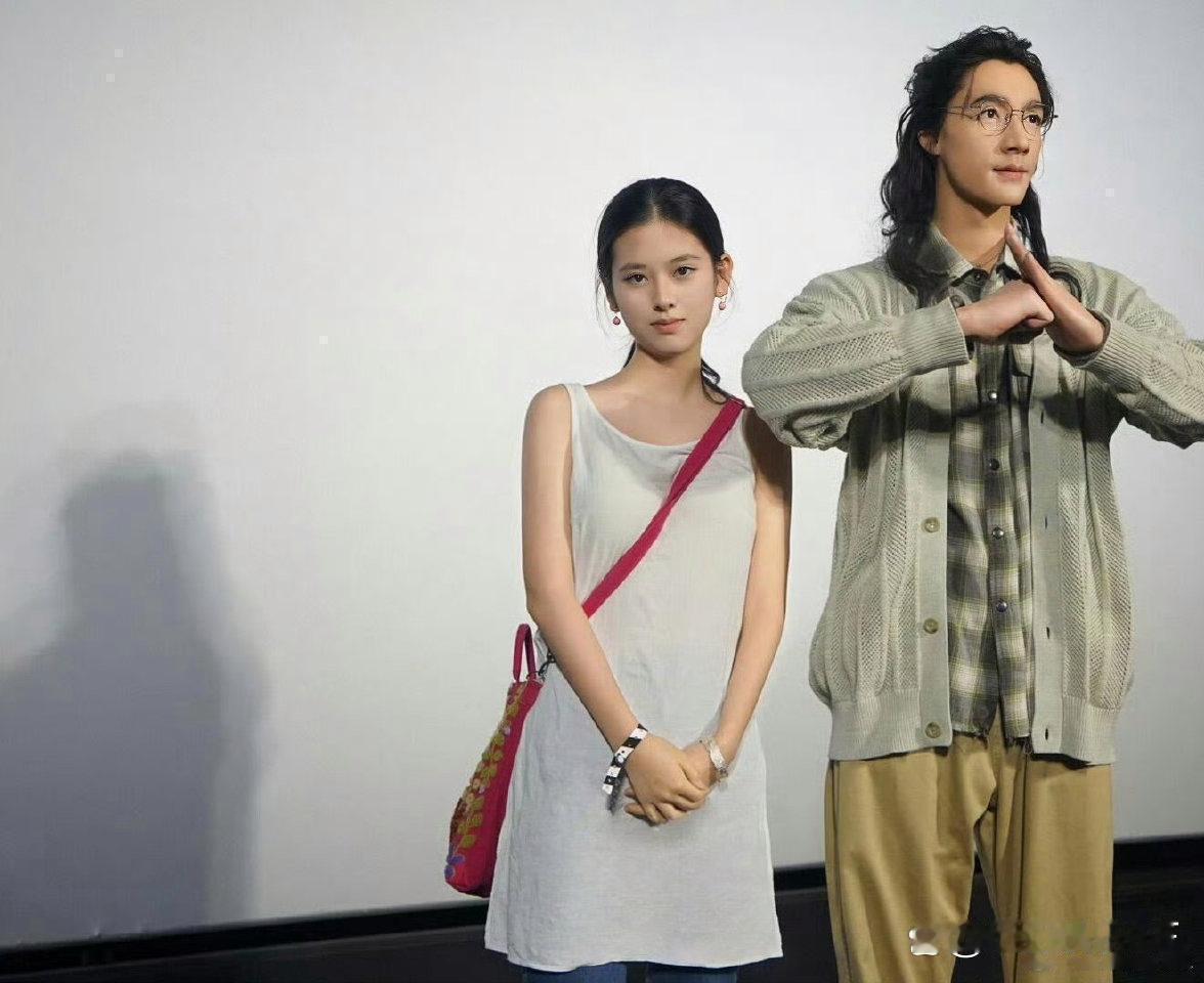 这个女生是谁啊好漂亮，尤其是这双眼睛好像会说话的样子，很吸引人