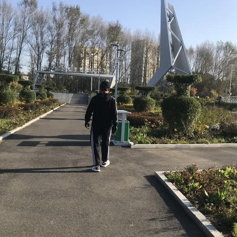 人这一辈子，很多人都在拼命追逐存款、房产这些物质财富，觉得拥有得越多，人生就越有