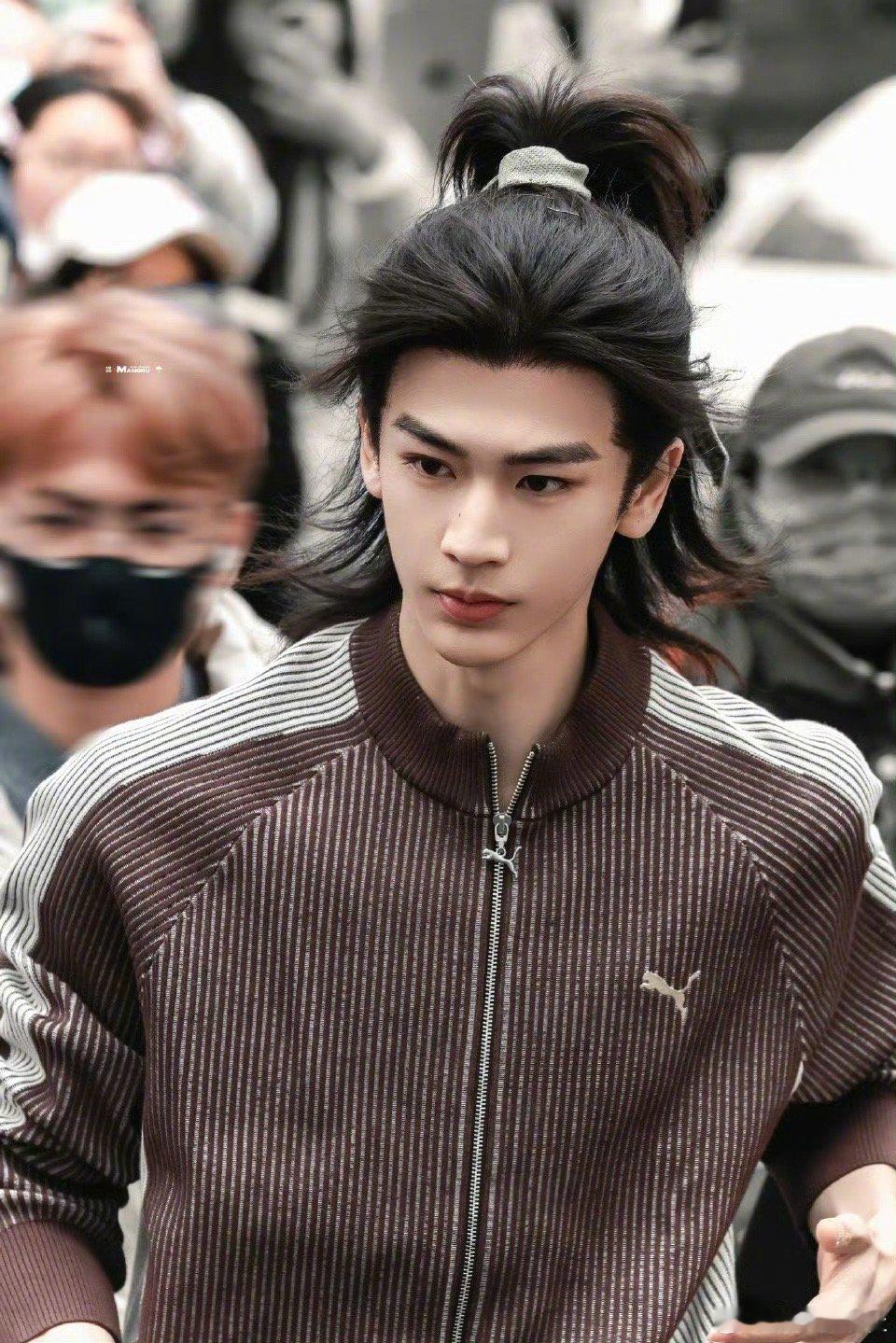 好帅的张凌赫啊，这骨感好强～