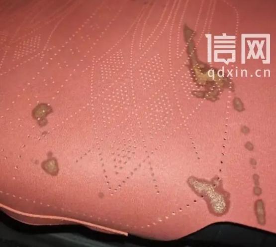 天津，男子跑网约车，一男一女下车后，他发现后座上突然多了几滩土黄色，糊状的东西，