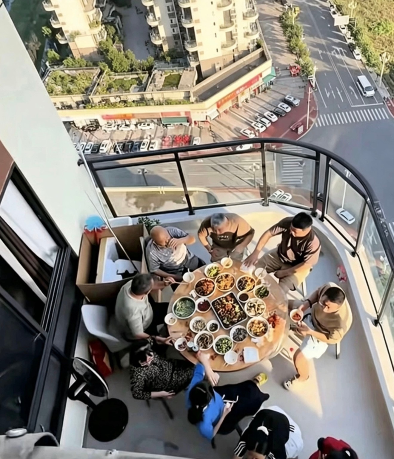 所谓的四代住宅，是不是成了直播现场？