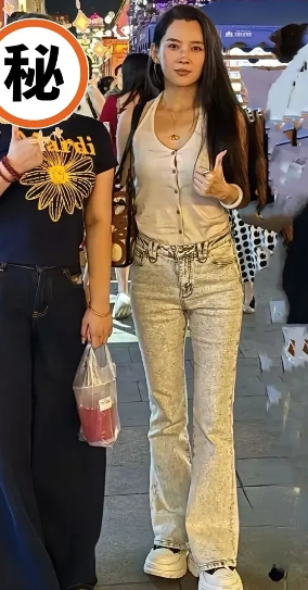 离开美颜和滤镜之后，森林北其实也就比普通人好看一点点吧。要说气质，那跟章子怡根本