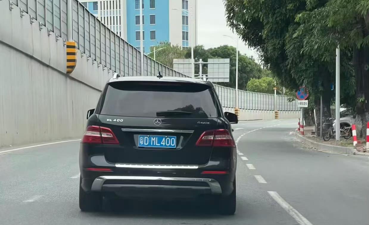 第一次见车牌跟车型一个号的车