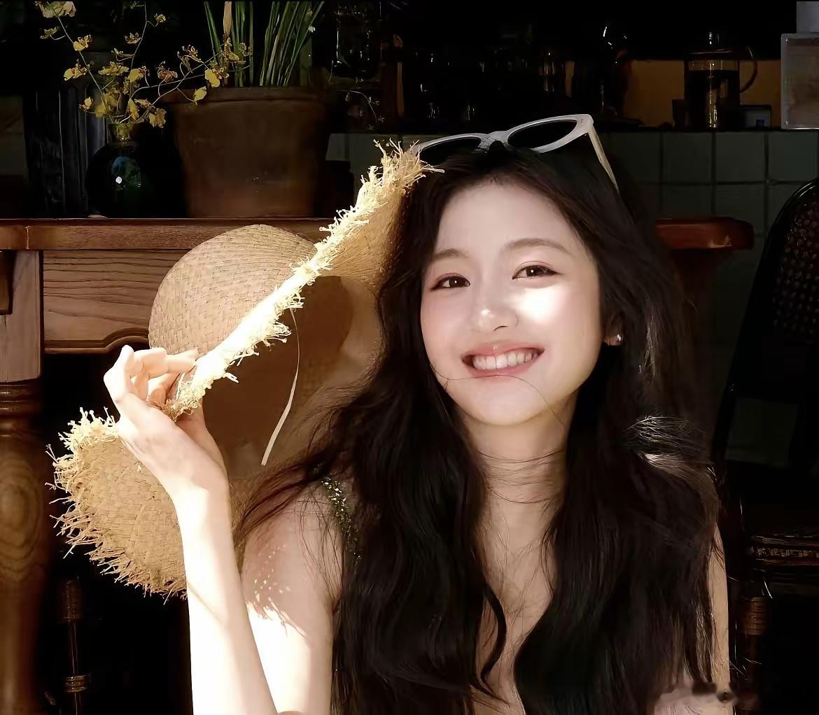 现在演员们有戏拍就赶紧去吧，你看李兰迪，这么火的女演员，原本定的7月下旬进组，结
