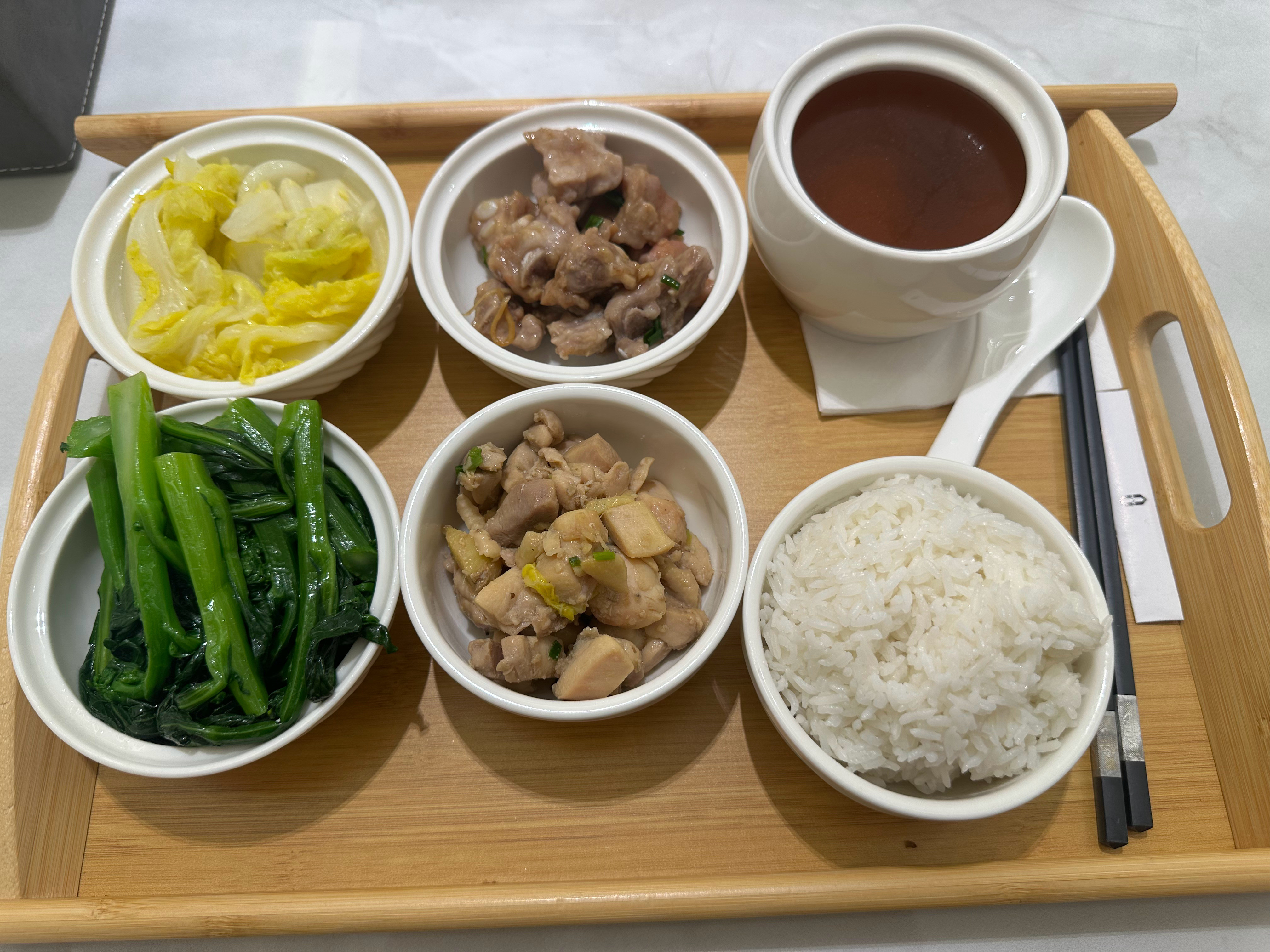 今天来鸿蒙智行蹭了一顿饭，伙食很可以，服务也好。[doge][doge]​​​
