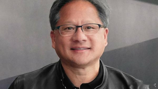 【黄仁勋称AI产业布局促能源成本下降】科创板日报2月4日讯，黄仁勋表示，人工智能