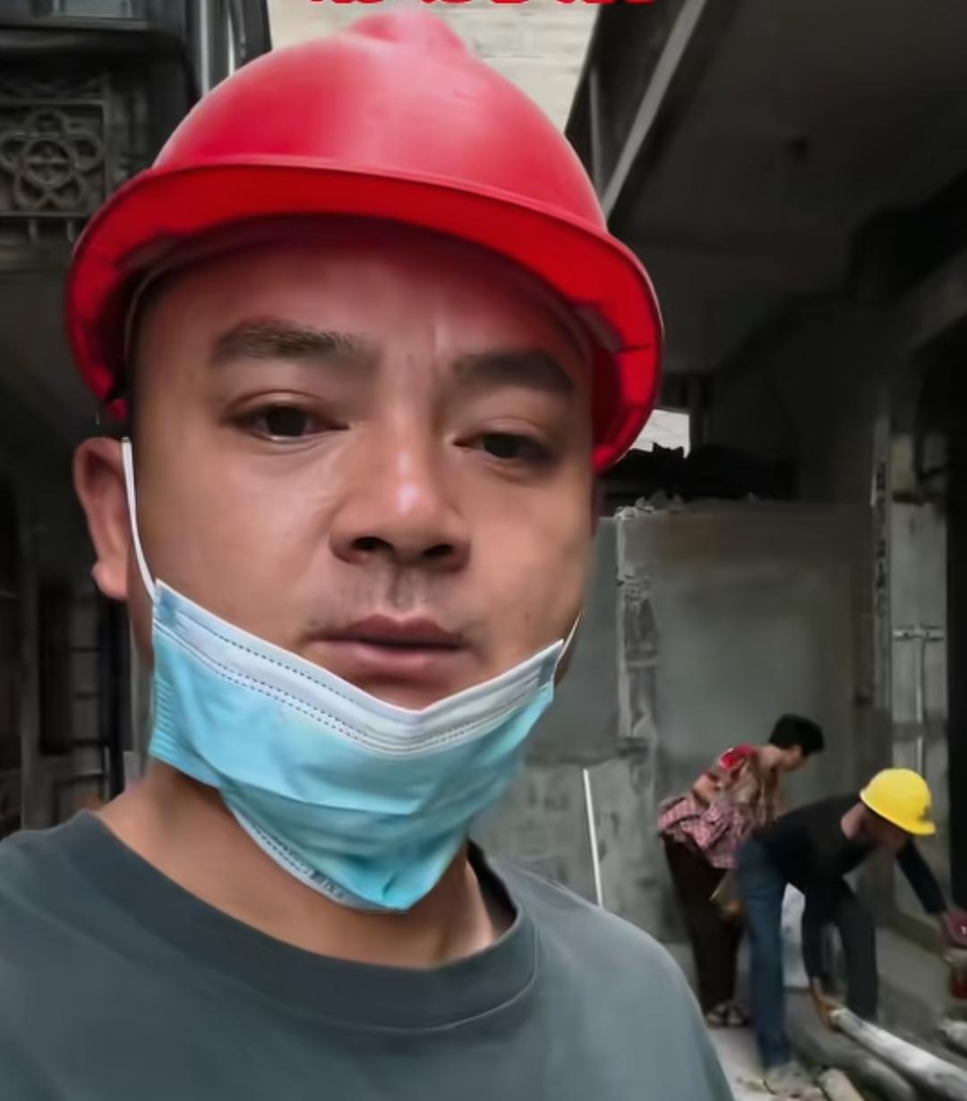 15万建两层房还剩3万！嘴哥曝光豪豪家建房内幕，网友：这才是真帮忙！豪豪家