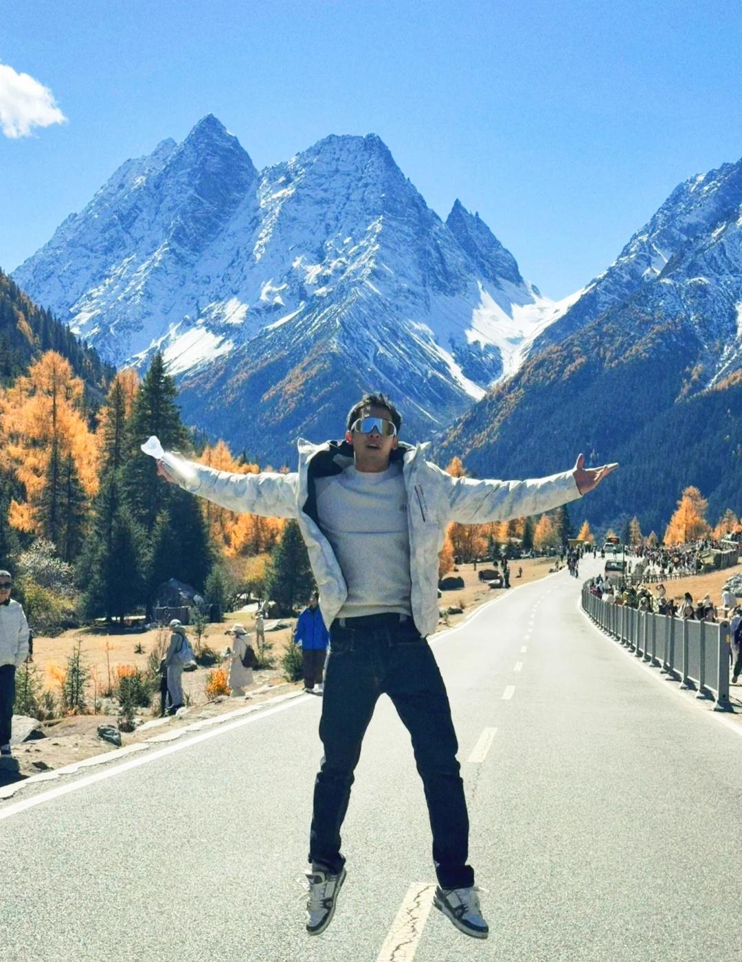 这一抹秋色下🍂四姑娘山已是nextlevel藏在川西的“东方阿尔卑斯”⛰️