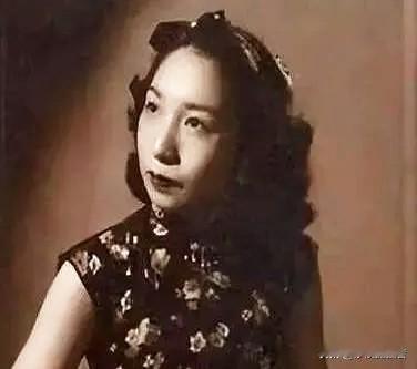 1941年一天深夜，戴笠把他的秘书周志英抱到了床上，两人一番激情过后，周志英依偎