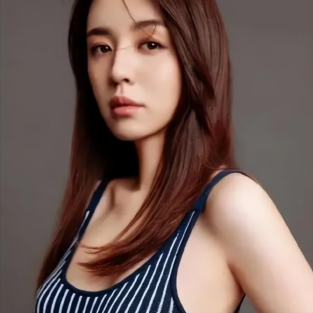 我算是看透了王晓晨那条微博一发，俞灏明处境那叫一个尴尬，你说他往前走吧，心里