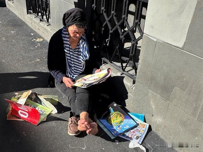 很多年前，华裔美籍女作家查建英在接受采访时说：“美国的流浪汉其实过得很潇洒。他们