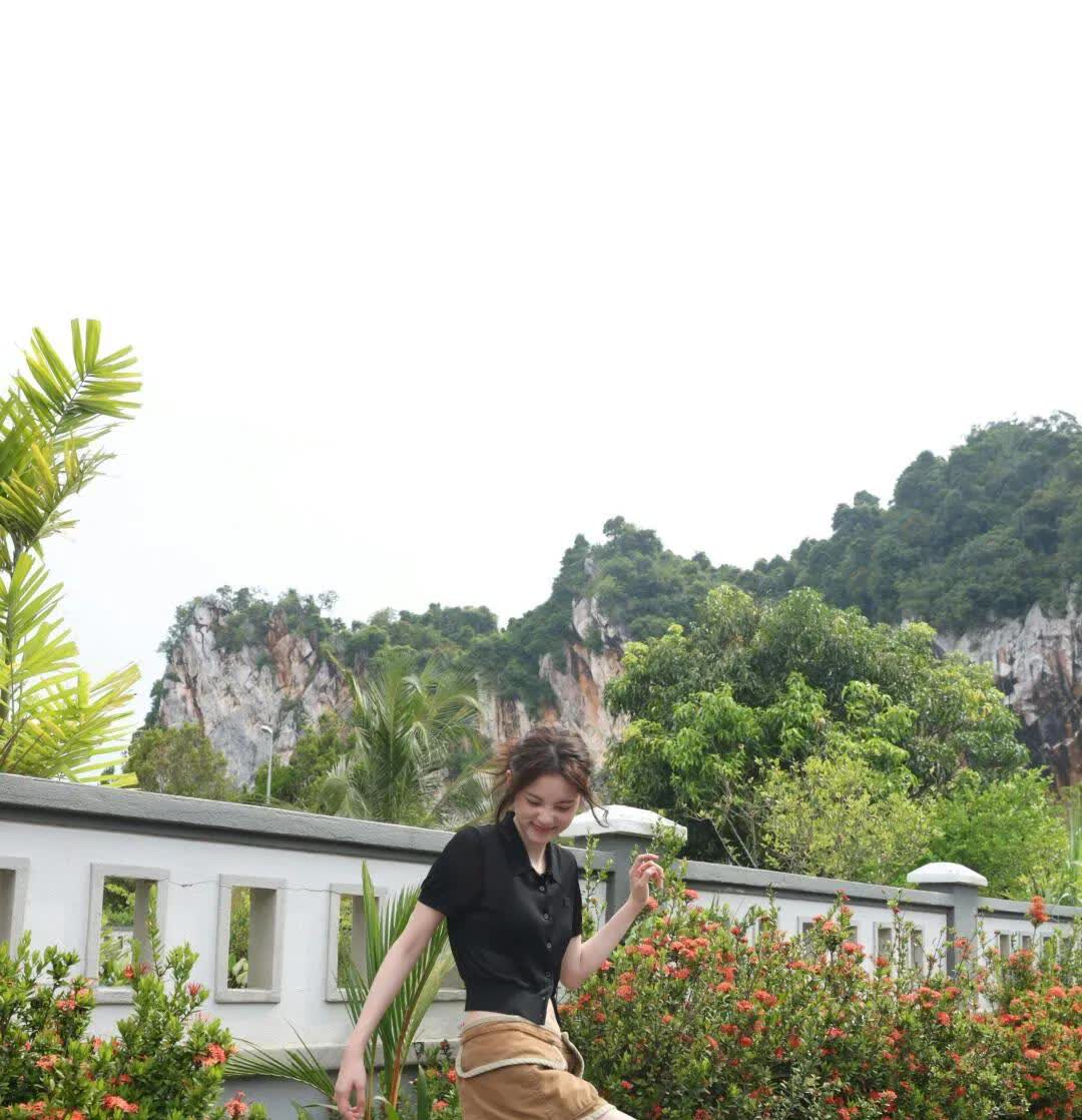 欧阳娜娜，大长腿，性感又可爱。