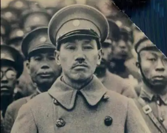 1950年，李弥逃到台湾后，惨遭弃用，妻子也是下落不明。正当他绝望时，蒋介石找到