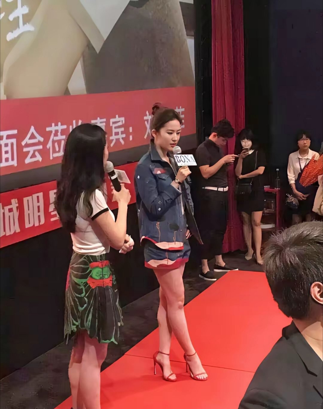 刘亦菲就是女神本神啊！就算她胖了点，腿变粗了，也丝毫不影响她的女神地位。在她身上